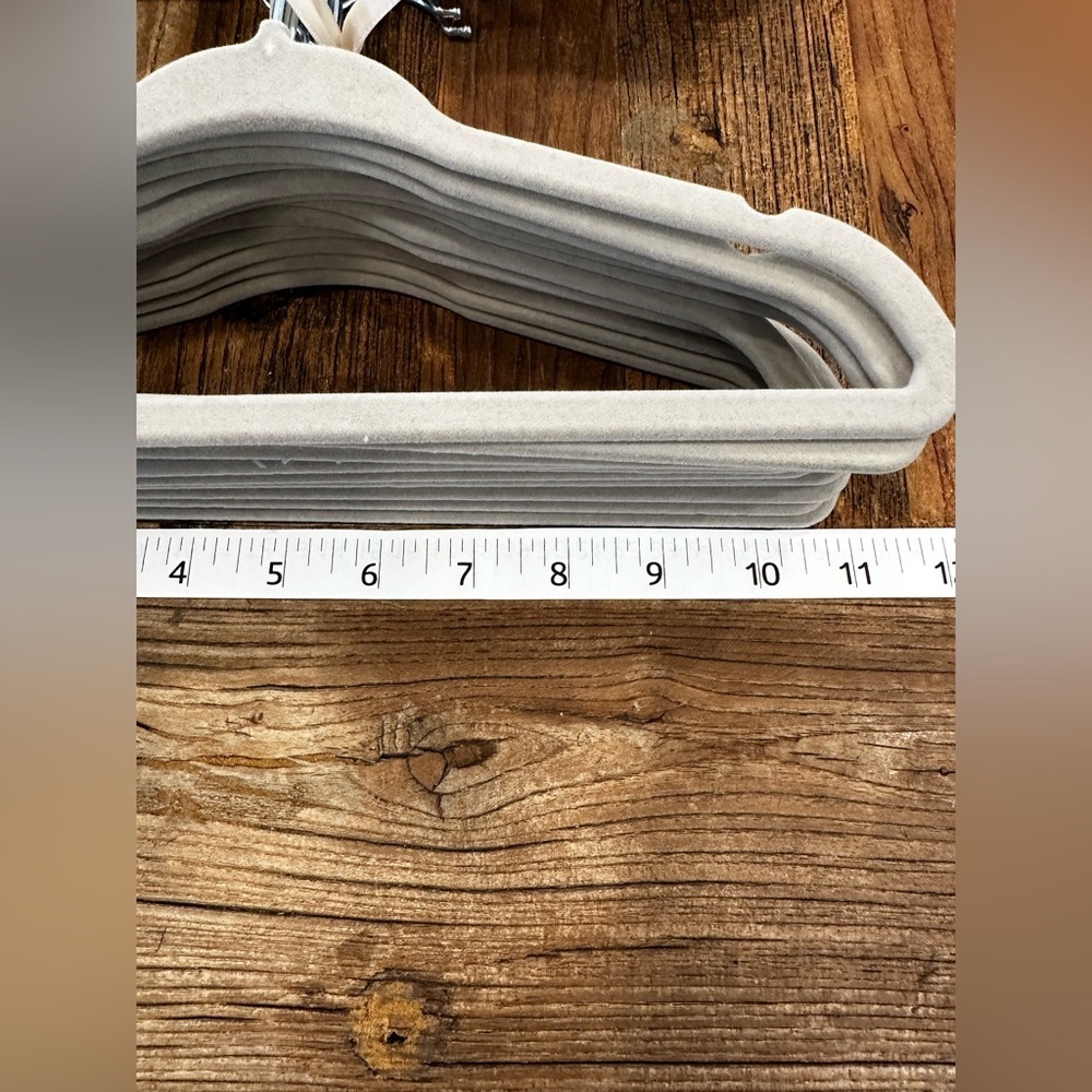 Non-Slip Velvet Clothes Hangers - Light Gray & Cream small - Picture 7 of 9